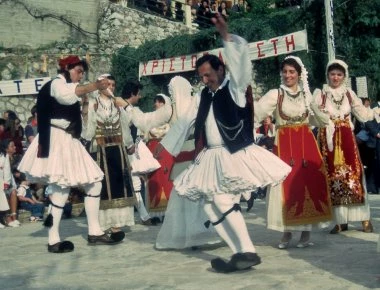 Χαράς Ευαγγέλια… Να αρχίσουν οι χοροί…: Πάνω από 16.500 αλλοδαποί από τα νησιά του Α.Αιγαίου στην «ενδοχώρα»